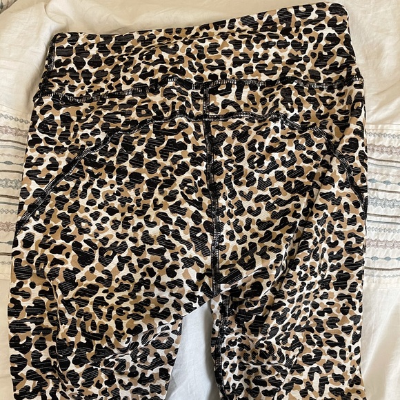 OV Leopard TechSweat Flex/Move free Leggings - Picture 7 of 9